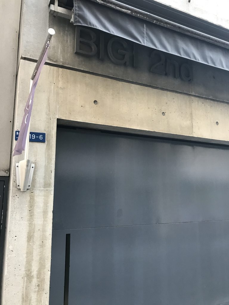 BIGI 2ndの建物名表示と東心斎橋1-19-6の住所表示 / BIGI 2nd building name and the 1-19-6 Higashishinsaibashi address marker