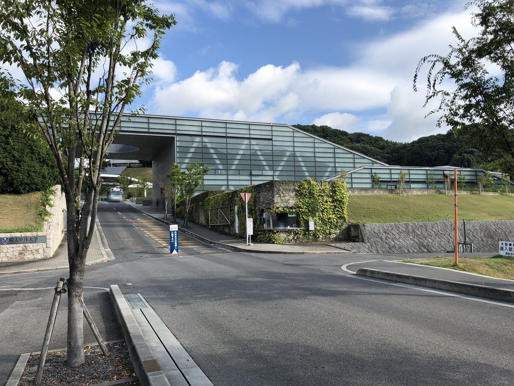 正門側から見た道路をまたぐTOPGUN / TOPGUN spanning the road as seen from the main gate side